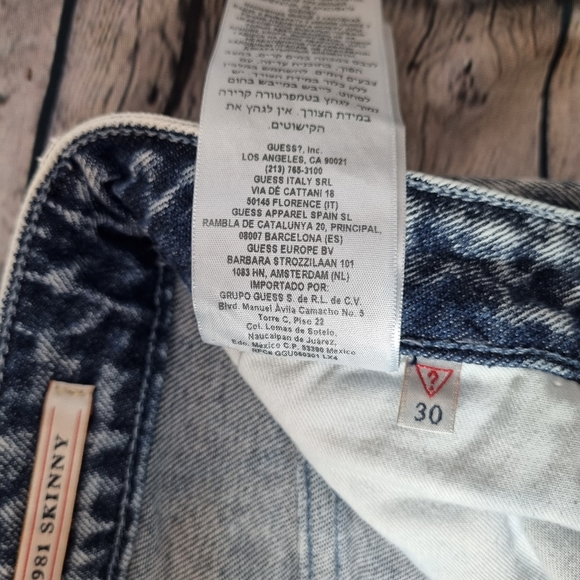 Guess 1981 Mom Skinny Women's Jeans 30W 29L Acid Wash Blue Tapered 80s Style - Picture 14 of 14